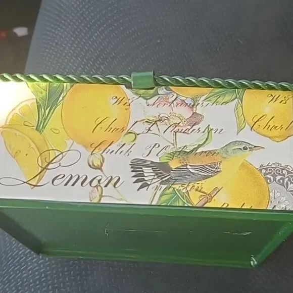 Green Metal Napkin Holder with a Lemon Pattern - Picture 3 of 8